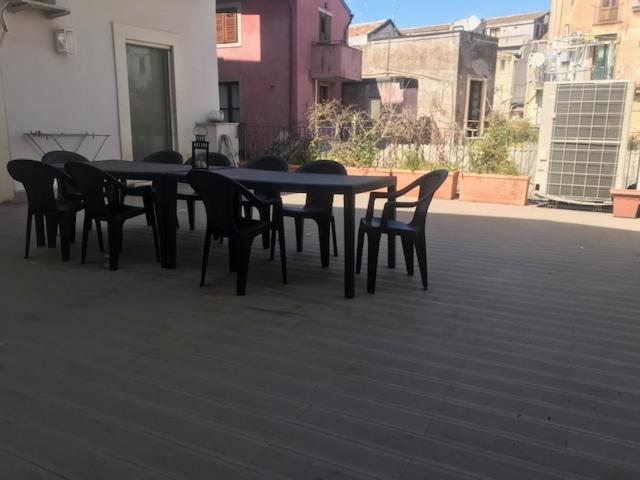 Suite Con Terrazza In Centro Storico Catania Bagian luar foto