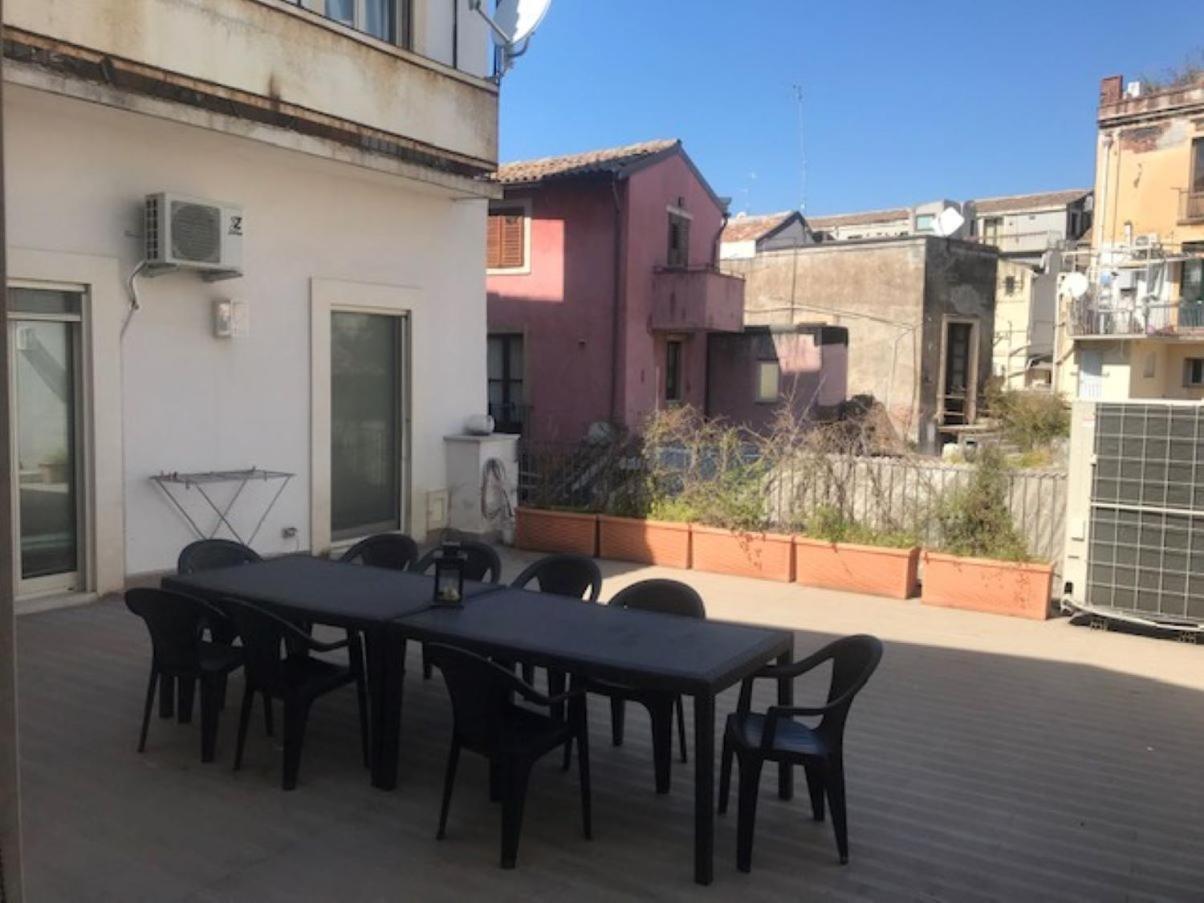 Suite Con Terrazza In Centro Storico Catania Bagian luar foto