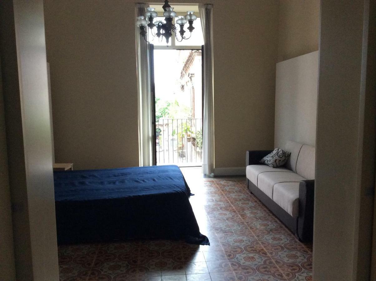 Suite Con Terrazza In Centro Storico Catania Bagian luar foto