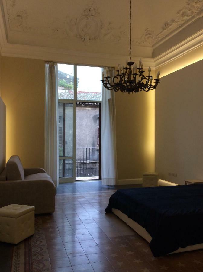 Suite Con Terrazza In Centro Storico Catania Bagian luar foto