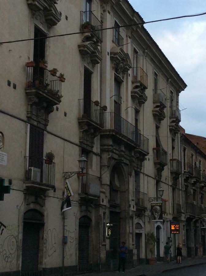 Suite Con Terrazza In Centro Storico Catania Bagian luar foto