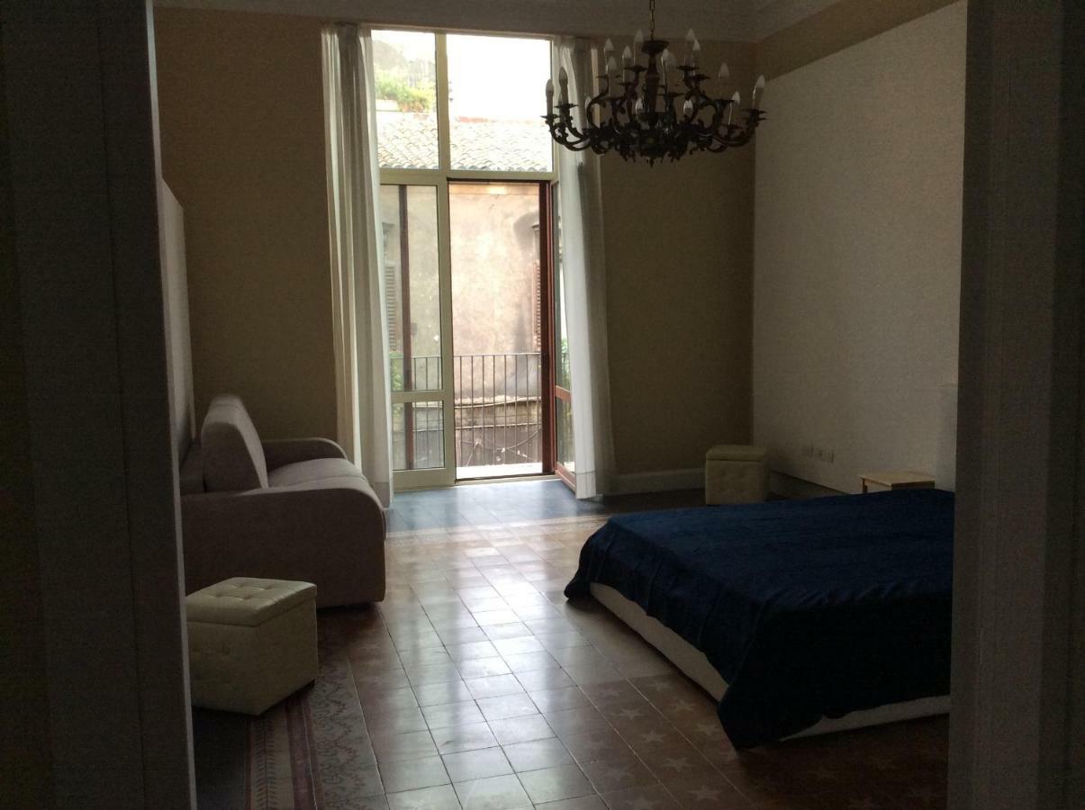 Suite Con Terrazza In Centro Storico Catania Bagian luar foto