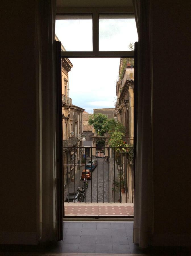 Suite Con Terrazza In Centro Storico Catania Bagian luar foto