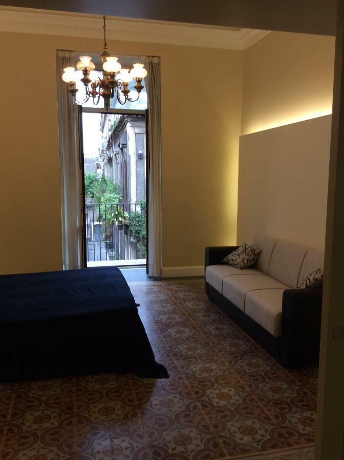 Suite Con Terrazza In Centro Storico Catania Bagian luar foto