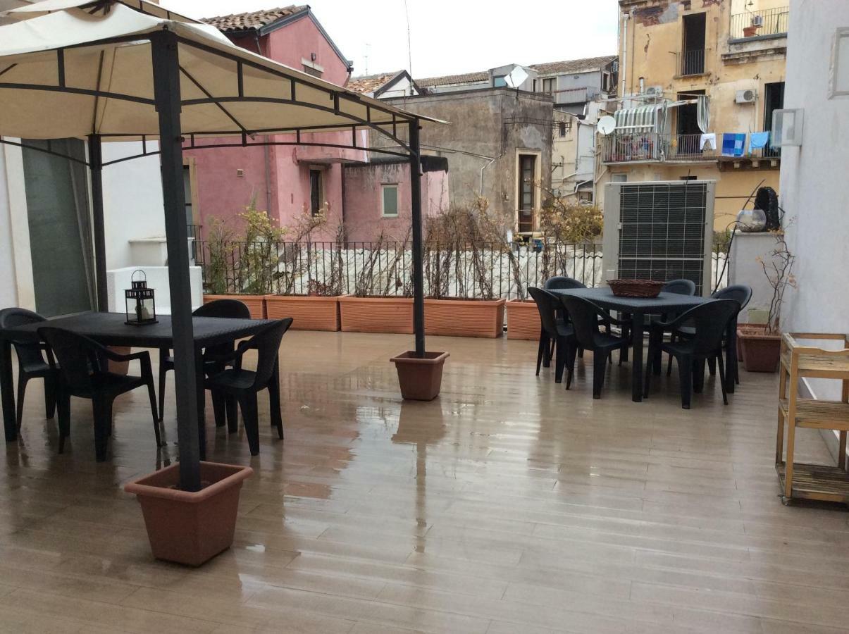 Suite Con Terrazza In Centro Storico Catania Bagian luar foto