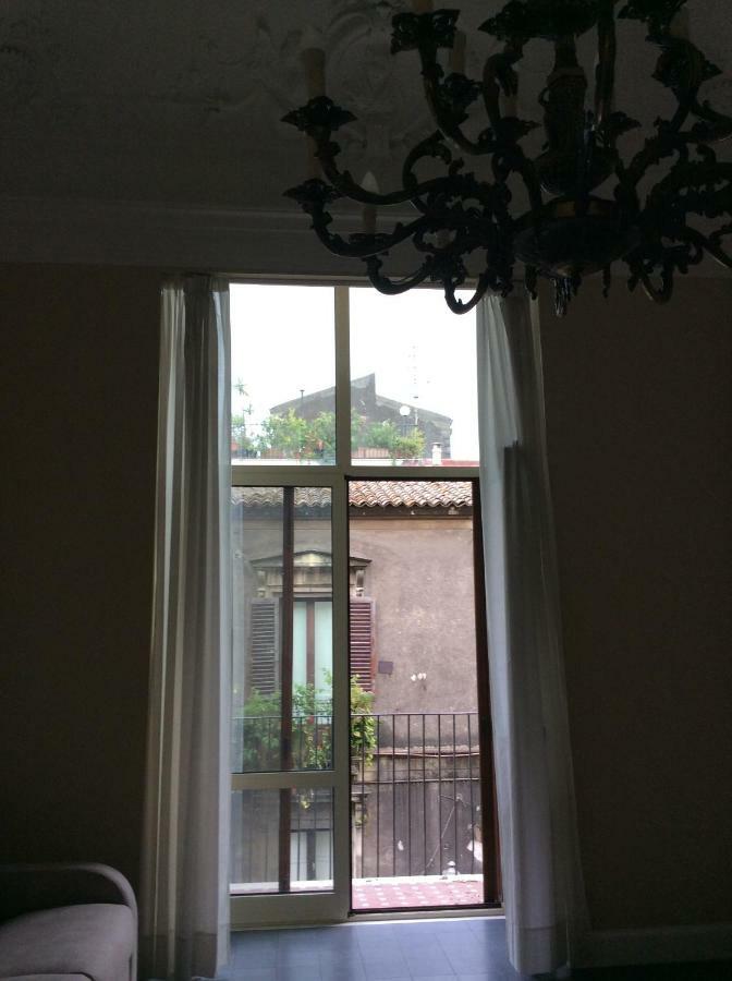 Suite Con Terrazza In Centro Storico Catania Bagian luar foto