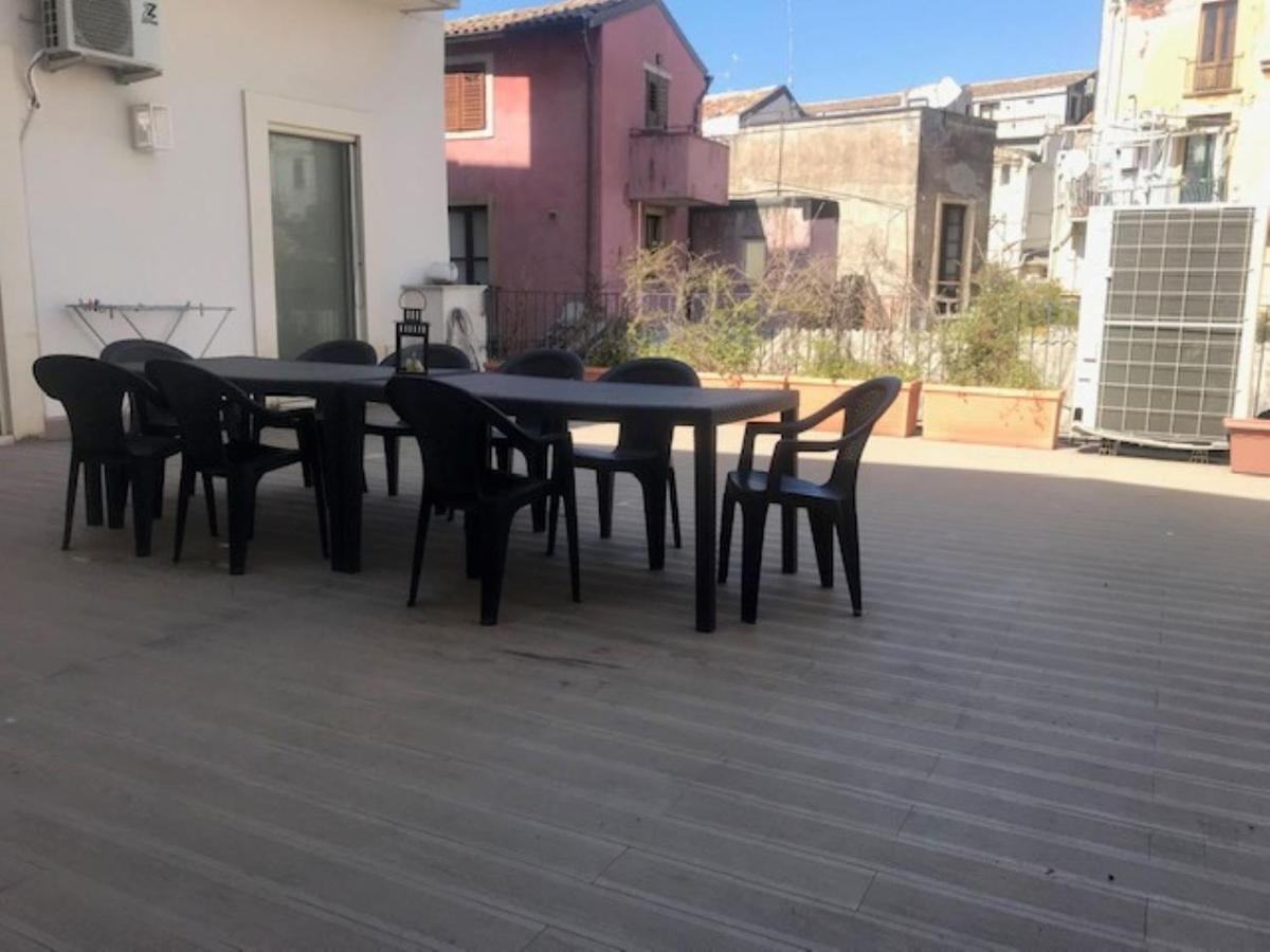 Suite Con Terrazza In Centro Storico Catania Bagian luar foto